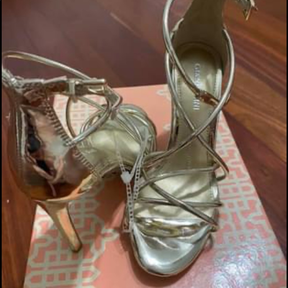 Gianni Bini gold heels, brand new with box